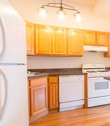 3rd image of 694 Metropolitan Ave #305