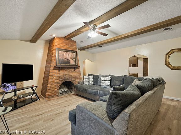 4th image of 4414 Windsor Dr