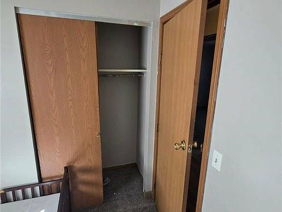 4th image of 105 Oaklawn Ave