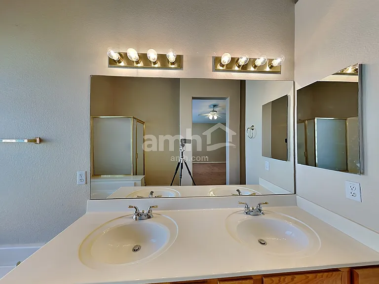 7462 W Mohawk Ln — Photo 14