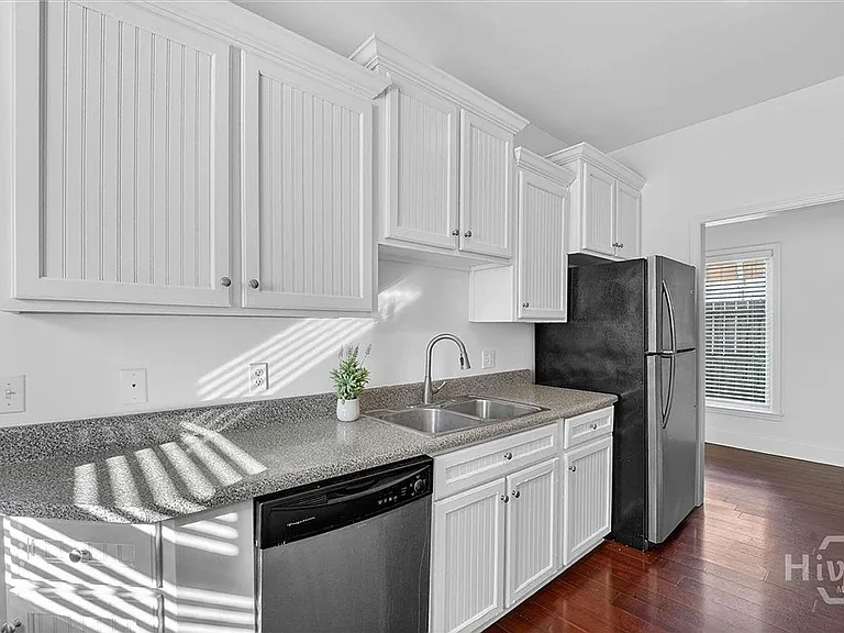 506 E 31st St — Photo 5