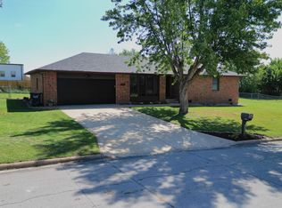1904 S Colony Ave, Bolivar, MO 65613