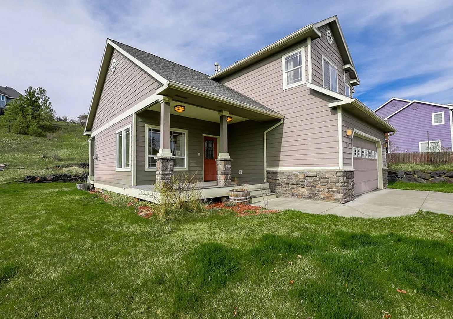Beautiful 3 bed/2.5 bath single family home w/attached 2 car garage — Photo 3