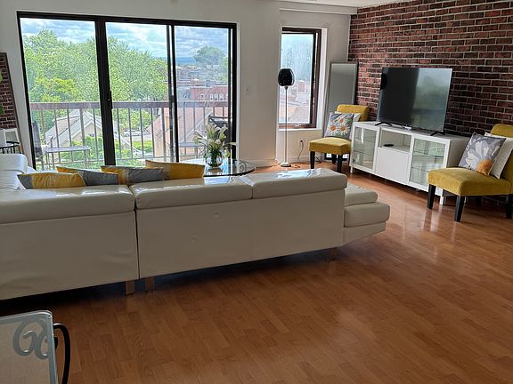 3rd image of 217 Franklin Ave #501