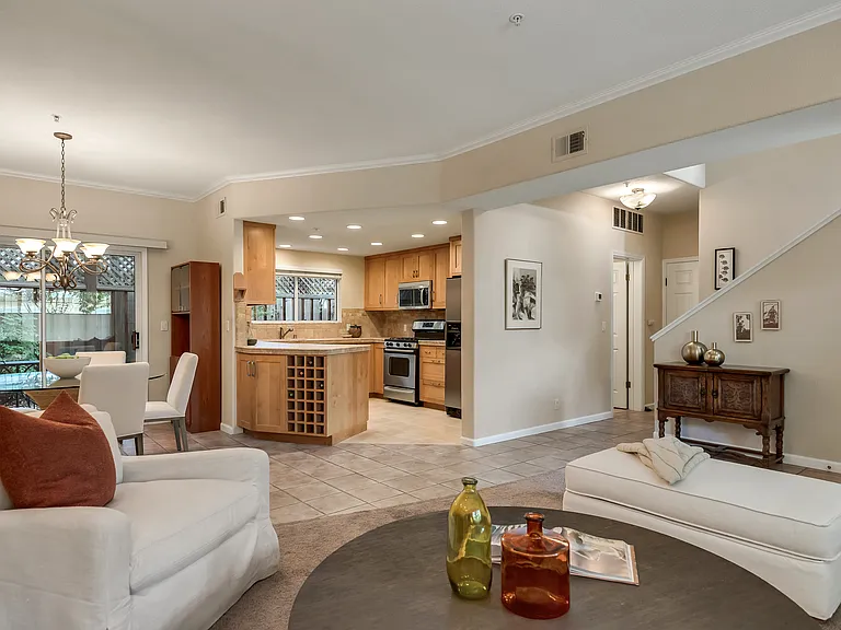 935 W Spain St #L — Photo 1