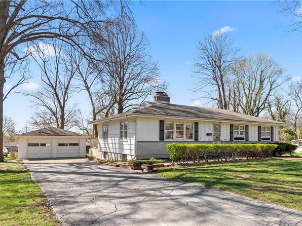 901 Dewey St, Grandview, MO 64030