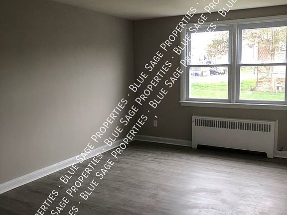 3rd image of 813 Windermere Ave
