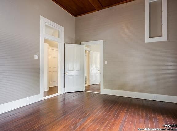5th image of 202 Mason St