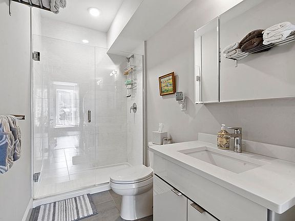 3rd image of 1022 Hancock St #105