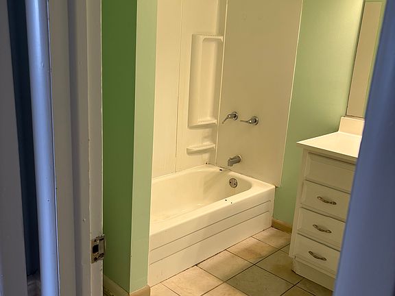 4th image of 200 NE 58th St