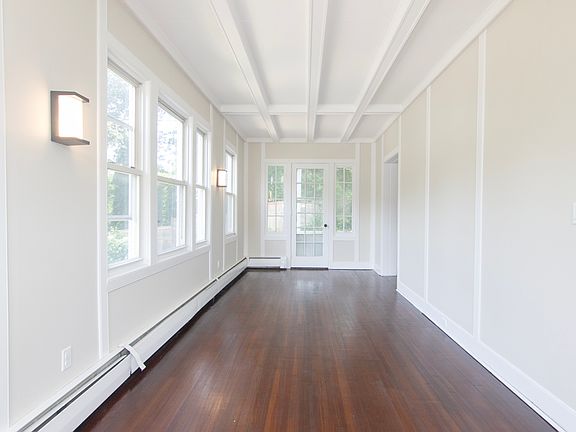 2nd image of 44 Croton Ave Floor 1