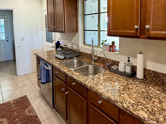 5th image of 2049 E Mulberry Dr