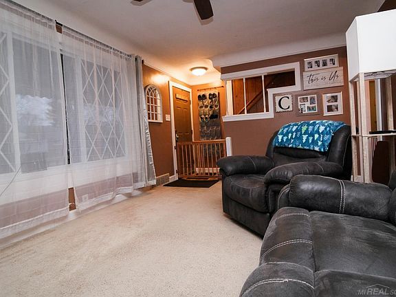 4th image of 21721 Kramer St