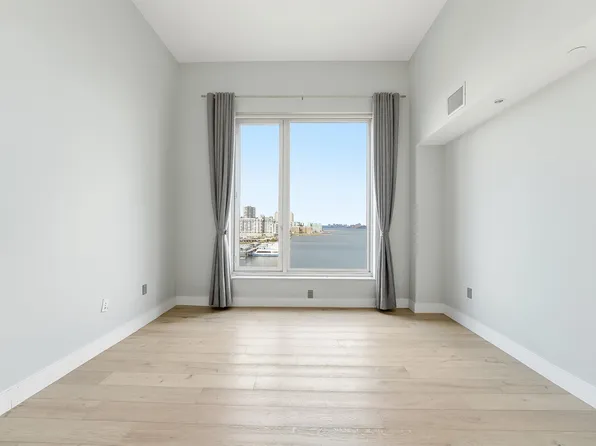 1000 Avenue At Port Imperial image 31 of 38