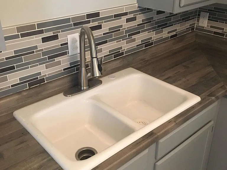 2465 Indianola Ave — Photo 3