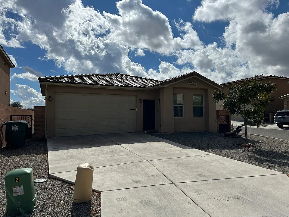 3932 Jaxson Ln