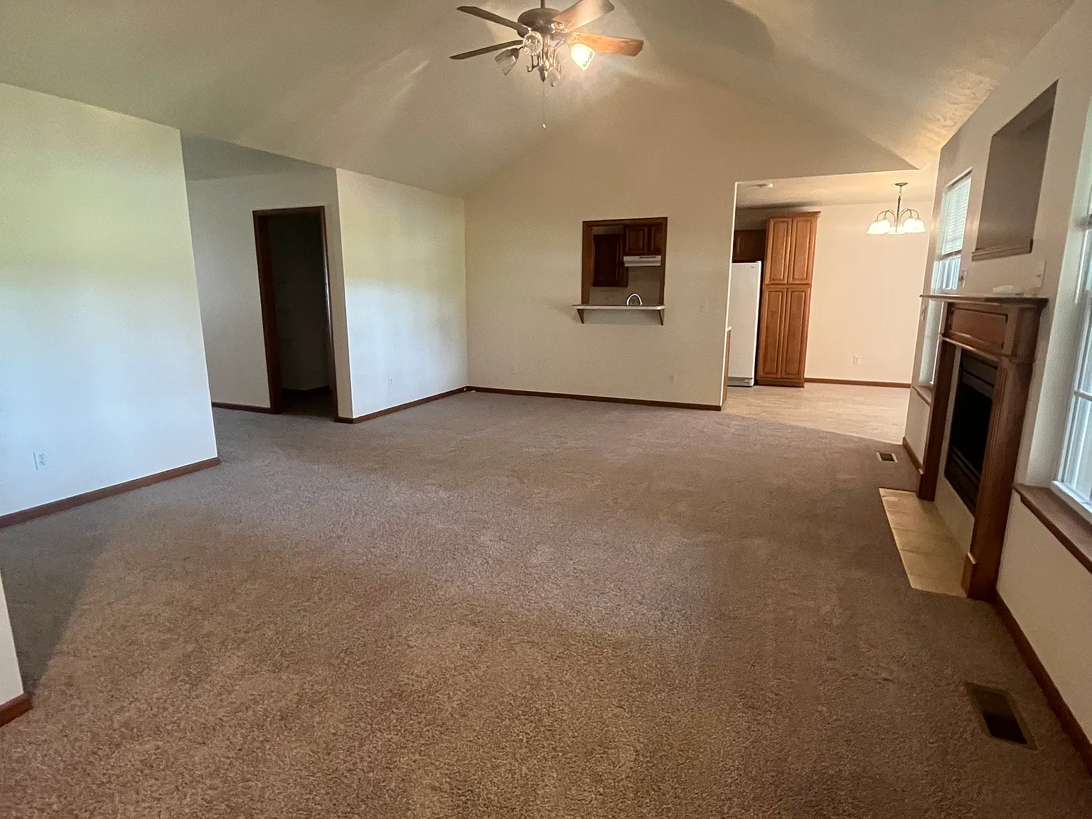 S Warmwater Ave, Springfield — Photo 4