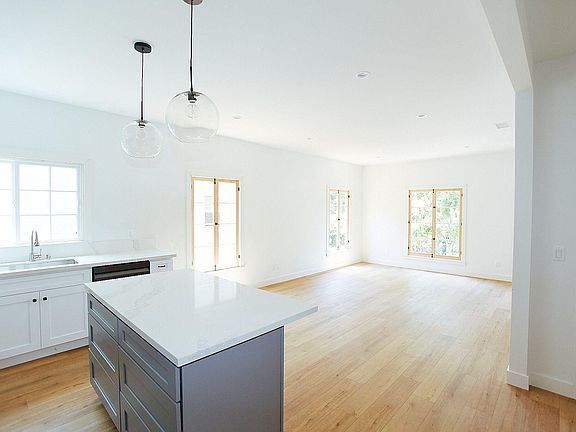2nd image of 428 N Orange Grove Ave APT 204