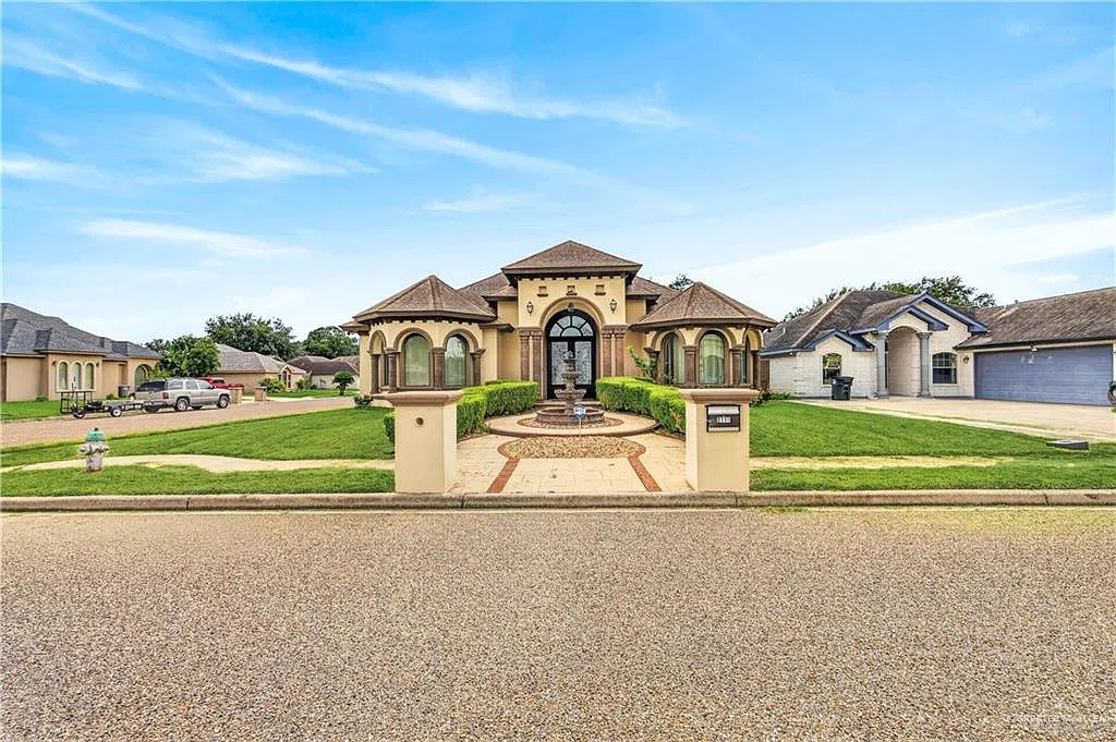 3 bed, 5.0 bath, 2361 sqft, $2,200 — Photo 3
