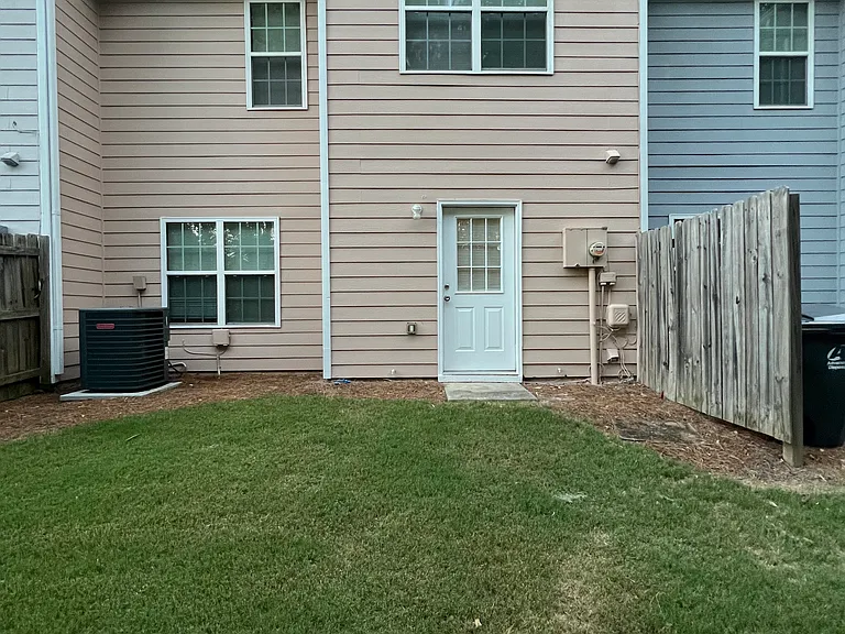 321 Village Dr — Photo 24