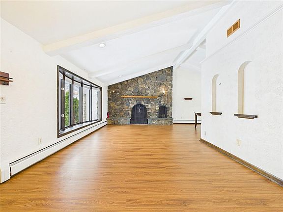 3rd image of 28 Walter Ave