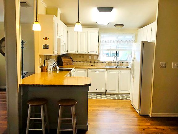 2nd image of 1218 Buena Vista Dr #1218