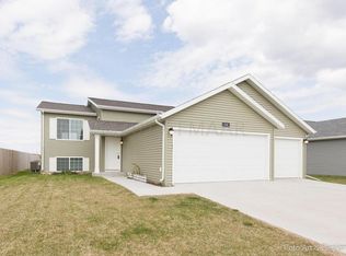 342 Maple Pointe Blvd, Mapleton, ND 58059