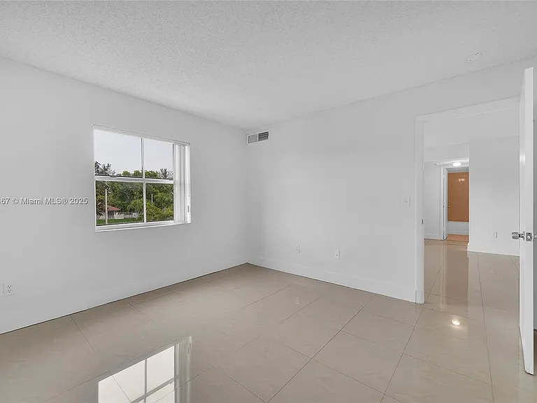 8260 SW 210th St #201 — Photo 20