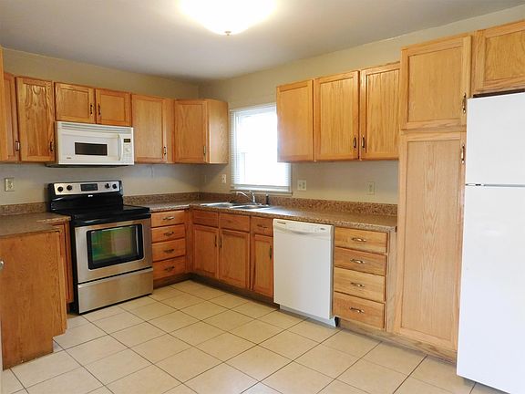 2nd image of 830 Cleary Ave