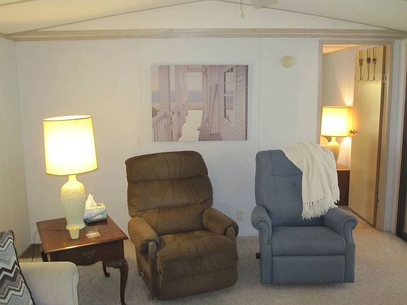 5th image of 55 Kelly Dr