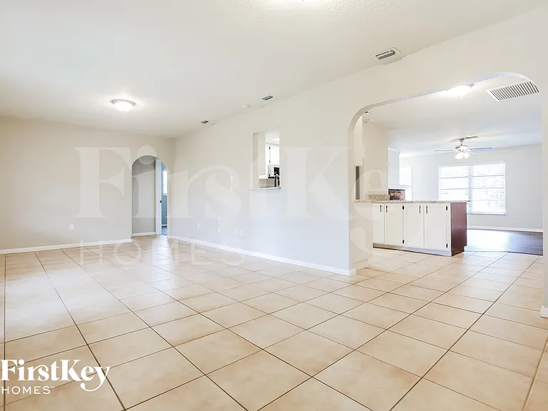 21019 Exmore Ave — Photo 5