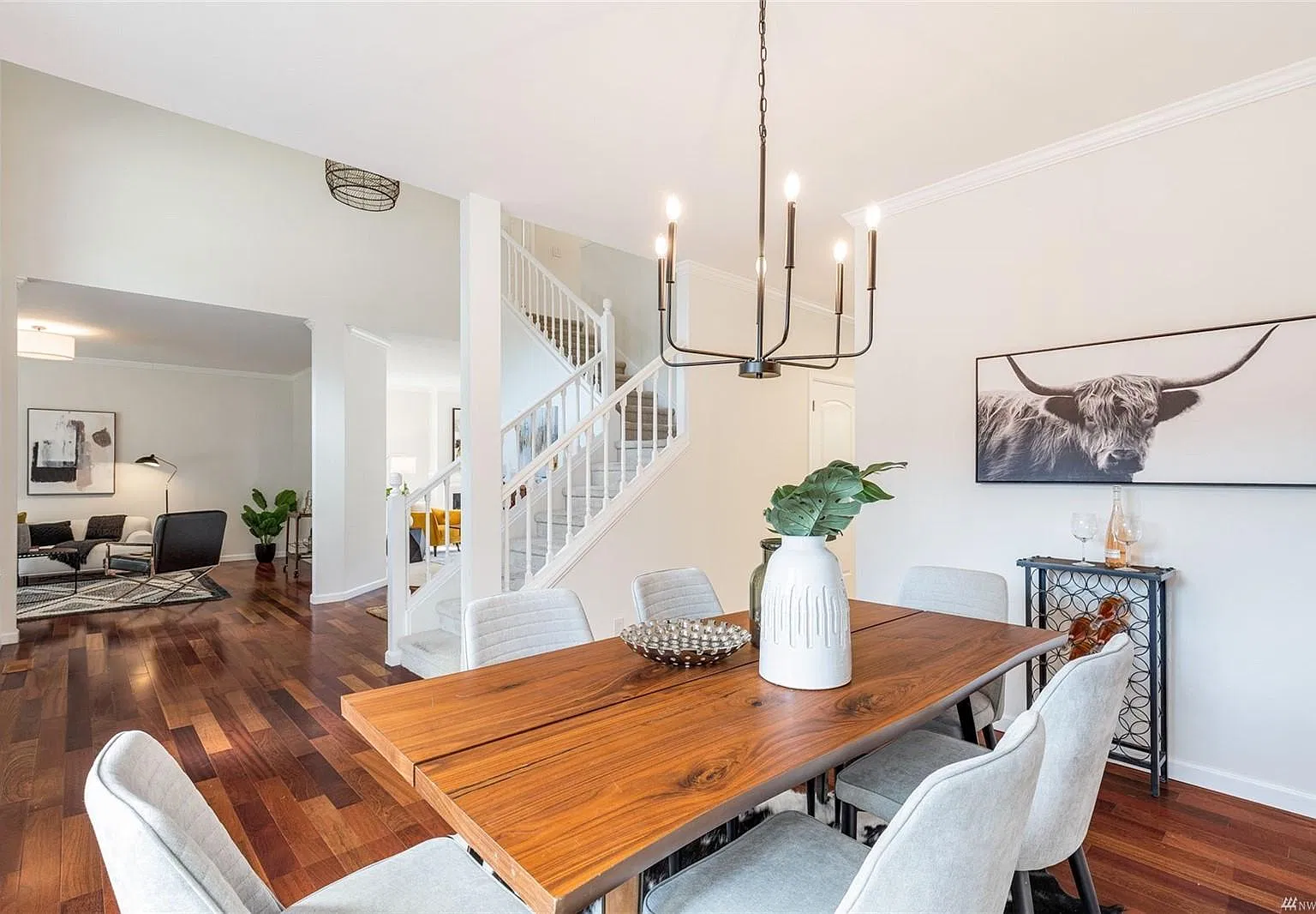 5 bed, 3326 sqft, $5,200 — Photo 3