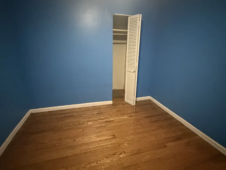 21-16 35th St #1B — Photo 3