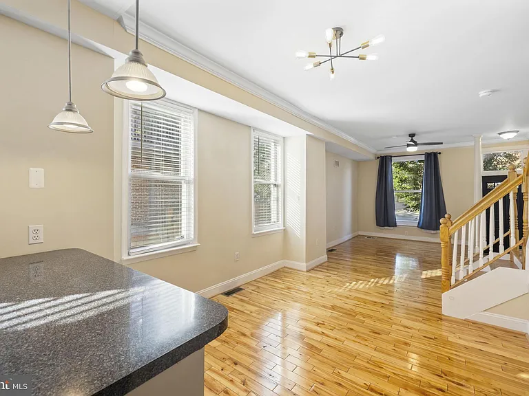635 S Fagley St — Photo 16