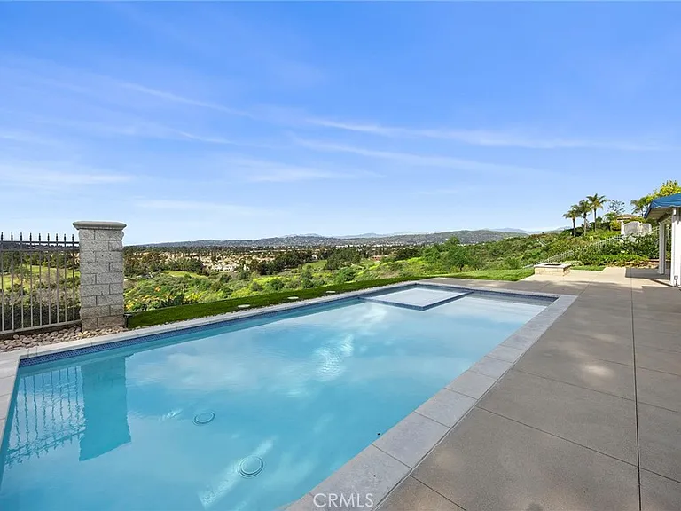 2309 Skyline Dr — Photo 35