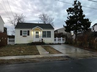 145 W Santa Barbara Rd, Lindenhurst, NY 11757
