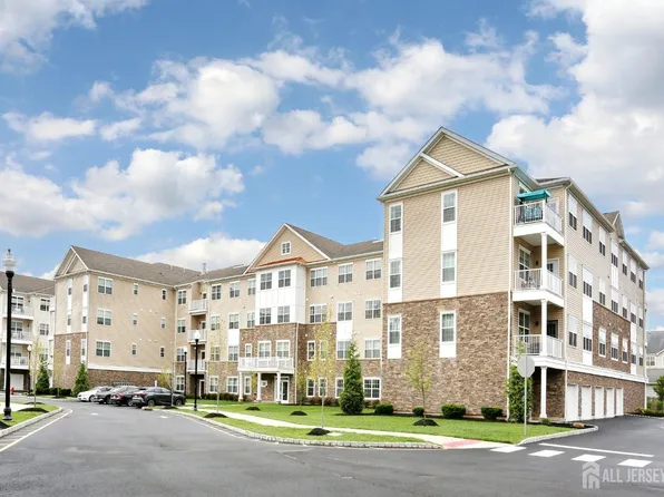 725 Lorhan Dr, Piscataway, NJ 08854