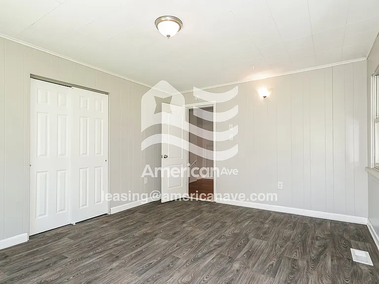 332807_007_main_bedroom_7.jpg