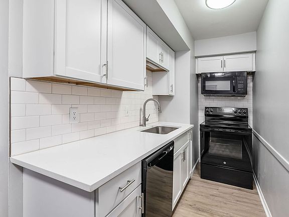 3rd image of 558 Riverview Dr APT H