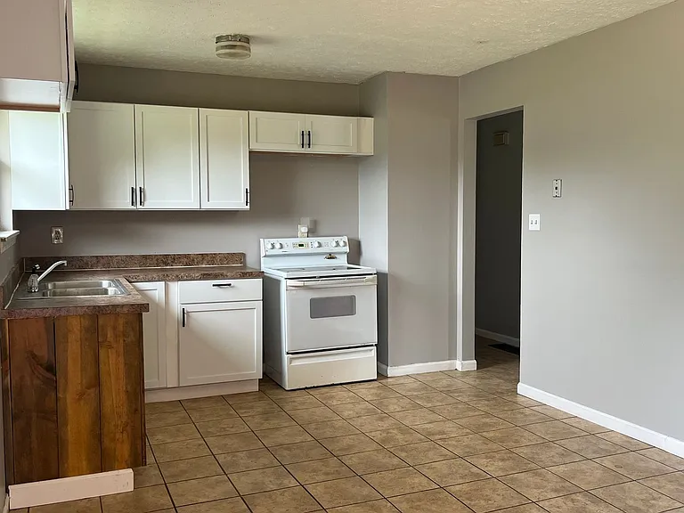 4920 Stokes Ct — Photo 4
