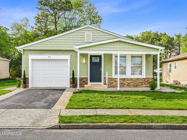 11 Selkirk Avenue, Toms River, NJ 08757