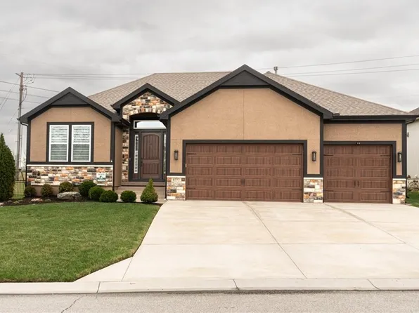 8777 Greeley St, Lenexa, KS 66227