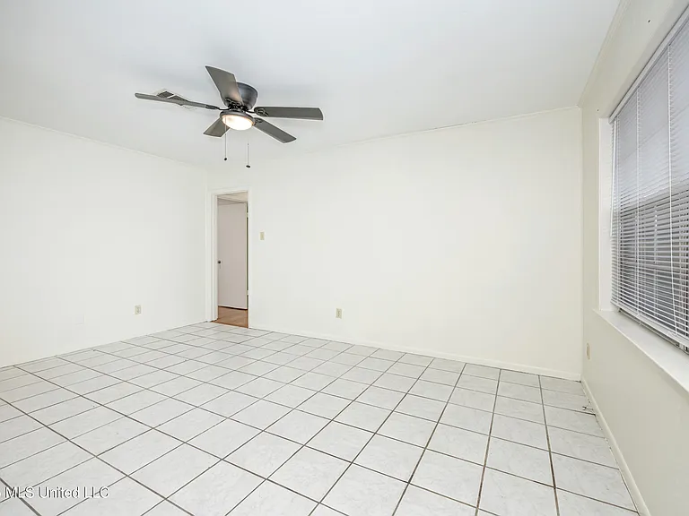 1213 King Henry Dr — Photo 18