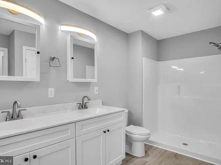 1500 Embassy Dr #A — Photo 16