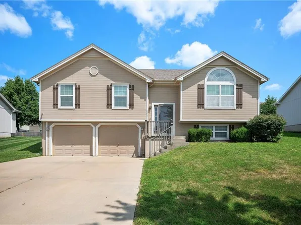 9202 NE 116th Pl, Kansas City, MO 64157