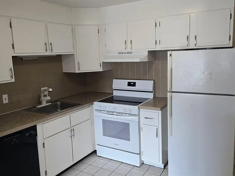 176 Maple Ave #1-31 — Photo 2