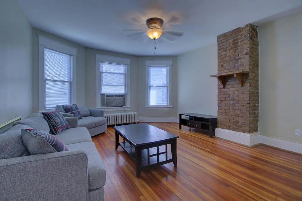 2 bed, $1,325 — Photo 4