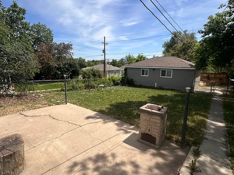 814 Julian St — Photo 33