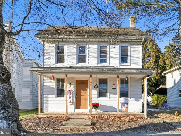 29 Memorial Blvd, Newmanstown, PA 17073