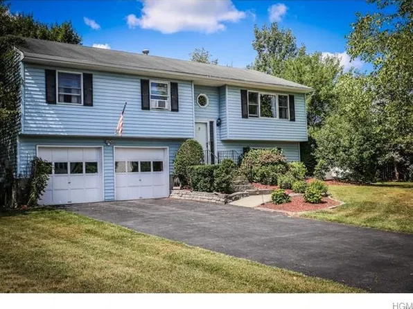 221 Dairy Ln, New Windsor, NY 12553